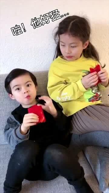 姐弟俩吃瓜博主视频,姐弟俩吃瓜博主带你领略夏日清凉