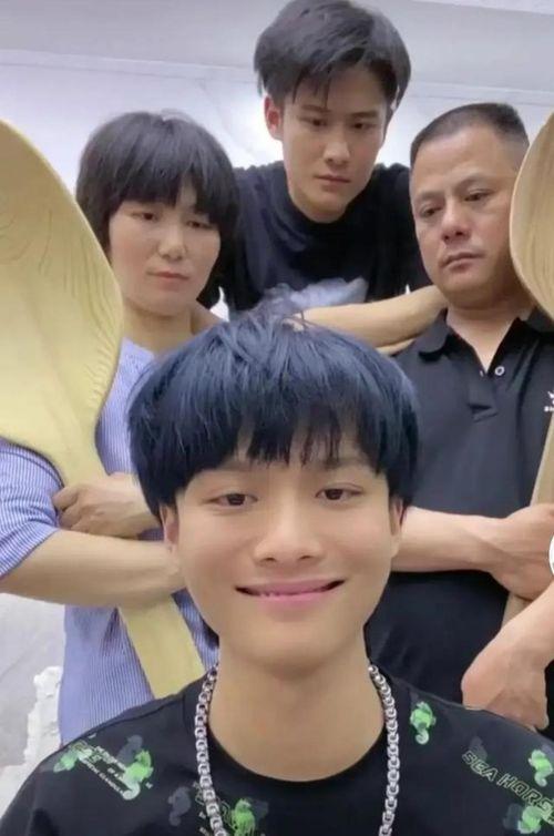 小杨哥吃白瓜视频,趣味视频引网友热议