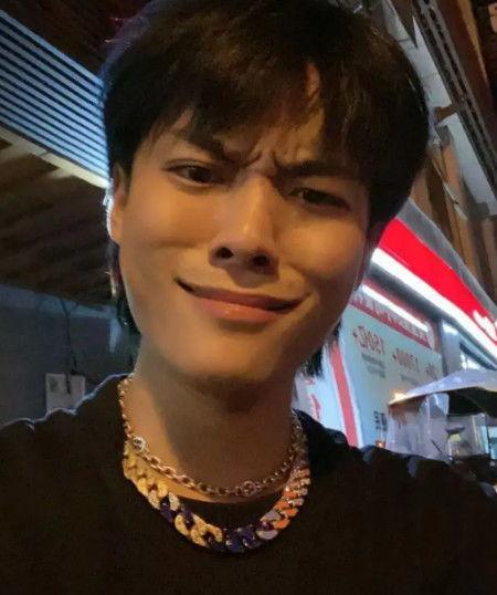 小杨哥吃白瓜视频,趣味视频引网友热议