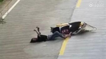 猪小明骑车吃瓜撞车视频,视频曝光引网友热议