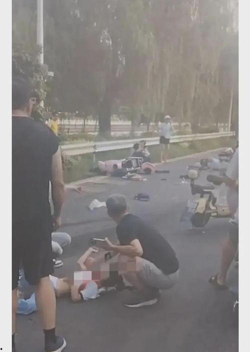 武汉一学生家长被捅伤吃瓜视频,悲剧背后引关注