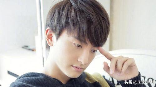 任嘉伦综艺搞笑吃瓜视频,笑料百出引网友热议