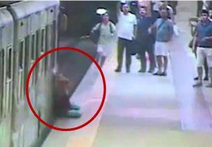 带你吃瓜喷火车视频播放,带你吃瓜感受网络狂欢