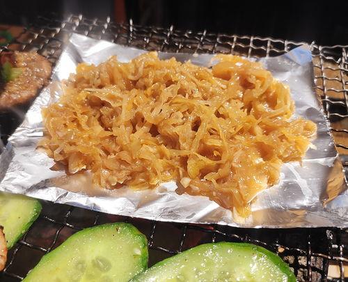 刘大瓜吃浇头炒酸菜视频,美味与挑战并存