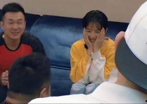 女友吃瓜被抱走视频播放,女友吃瓜被神秘人抱走，视频播放引发热议