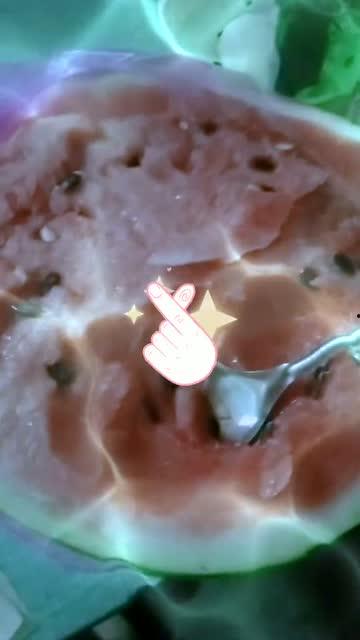 吃瓜撑肚子视频,揭秘网络搞笑视频背后的趣味与反思