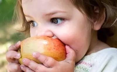 小宝贝吃梨瓜好吗视频,美味与营养的双重享受