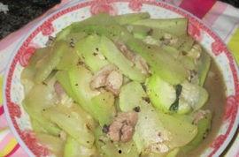 水瓜可以炒洋葱吃吗视频,家常美味新搭配